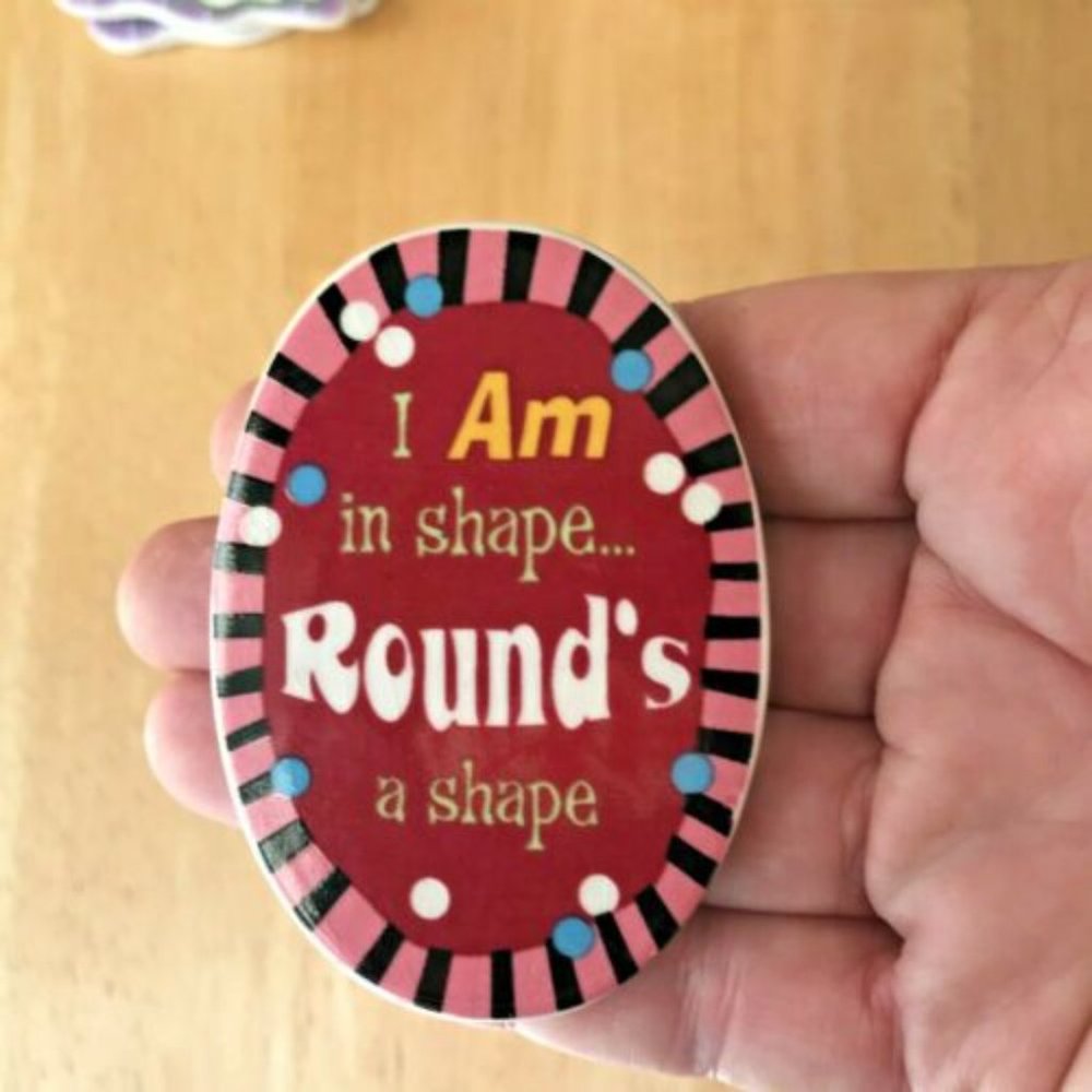 I am in Shape Round is a Shape Magnet Ceramic Christmas Birthday Vintage New